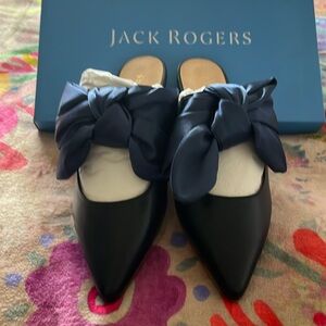 NWT Jack Rogers size 5.5 navy flats with a satin bow